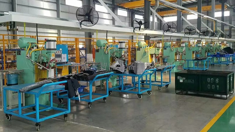 一汽大眾配套商安裝調(diào)試中頻點焊機(jī)