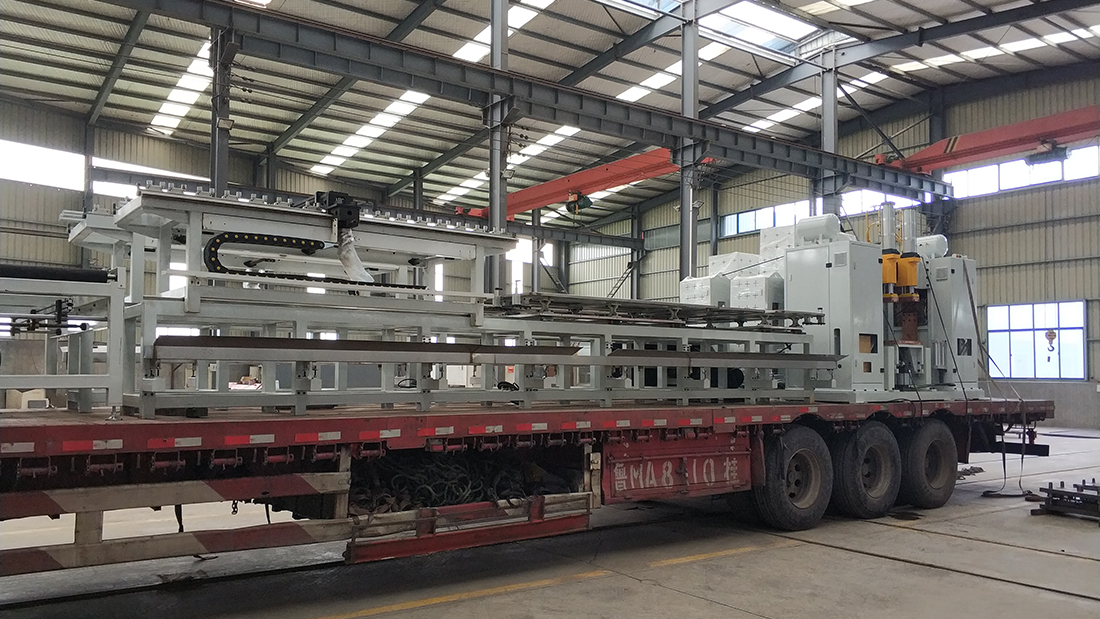 龍門式點(diǎn)焊機(jī)生產(chǎn)現(xiàn)場(chǎng)